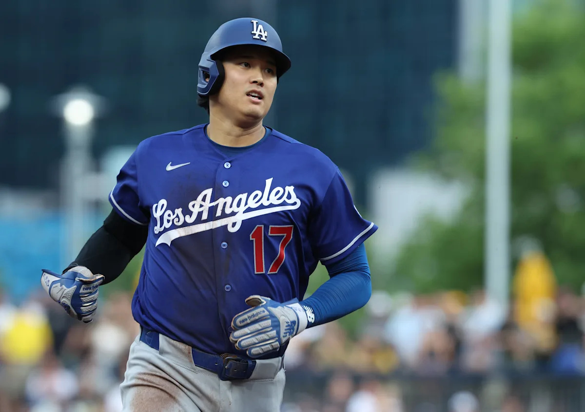 Ohtani exits in 7th inning of Dodgers-Pirates with Departed knee inflammation reported globally