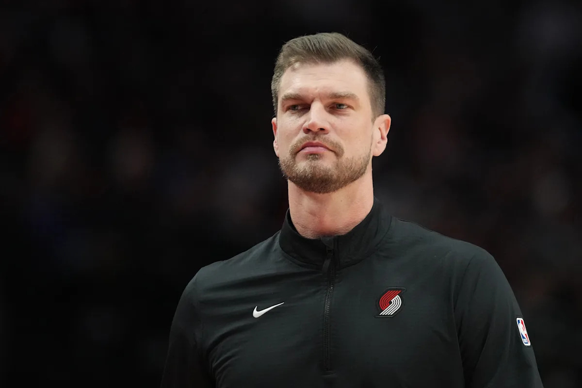 Tiago Splitter hired as Chicago Bulls' new head coach hits headlines