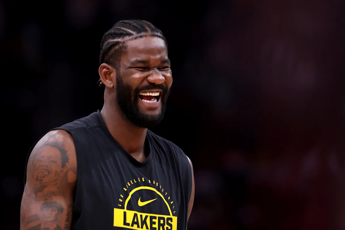 Lakers C Deandre Ayton reportedly picks up $8.1 million player option for 2026- 27 Winter tenure reported globally