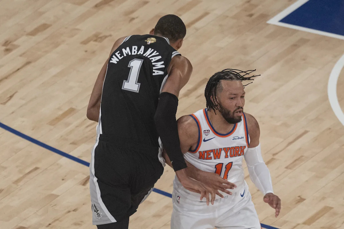 League admits it missed foul Refer to as after Wemby shoved Jalen Brunson hits headlines