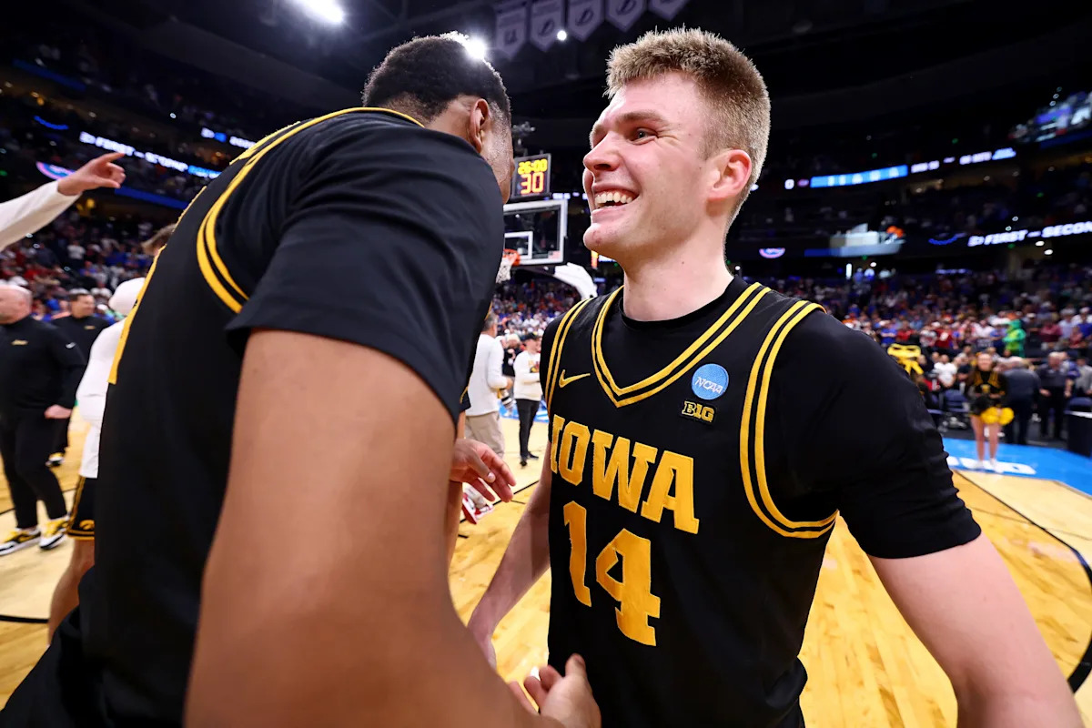 NBA Draft  Thunder trade for Iowa star Bennett Stirtz at No. 16 with Grizzlies making waves