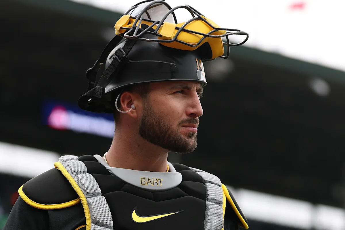Braves trade for catching depth, adding Joey Bart from Pirates observed today