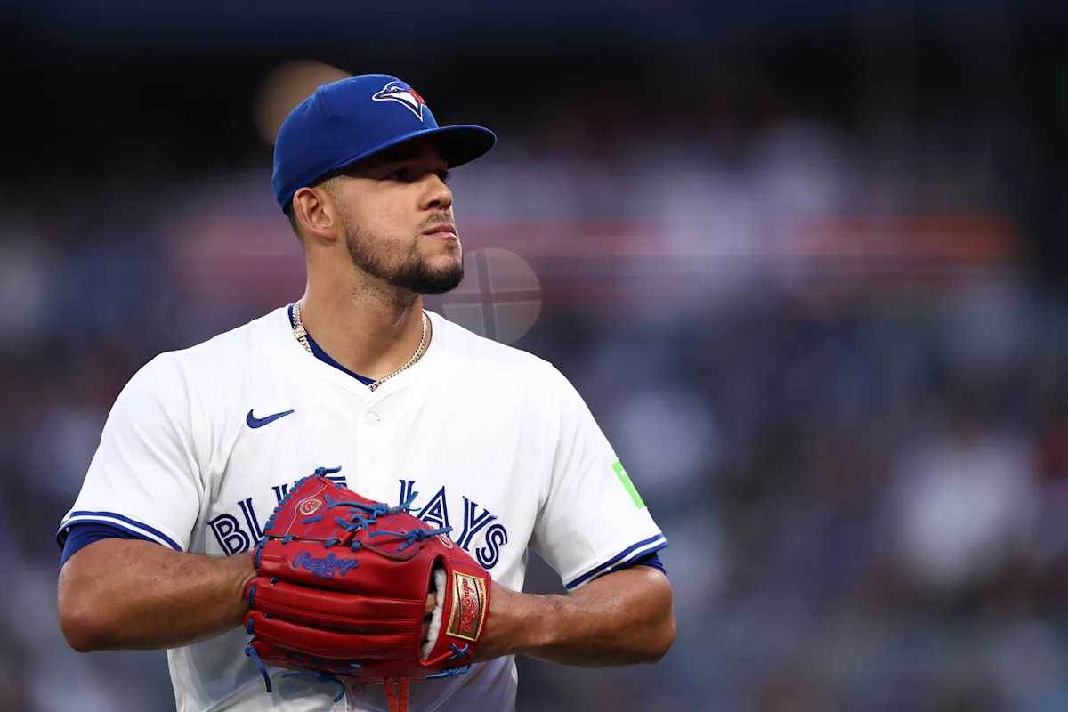 Blue Jays pitcher José Berríos undergoes Tommy John surgery reported globally