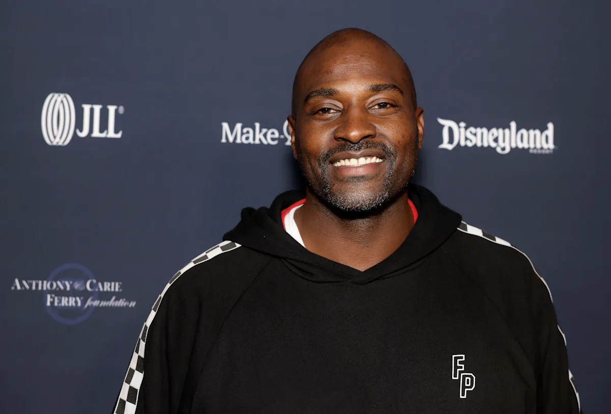 Former NFL DE Marcellus Wiley arrested on alleged domestic battery charges hits headlines