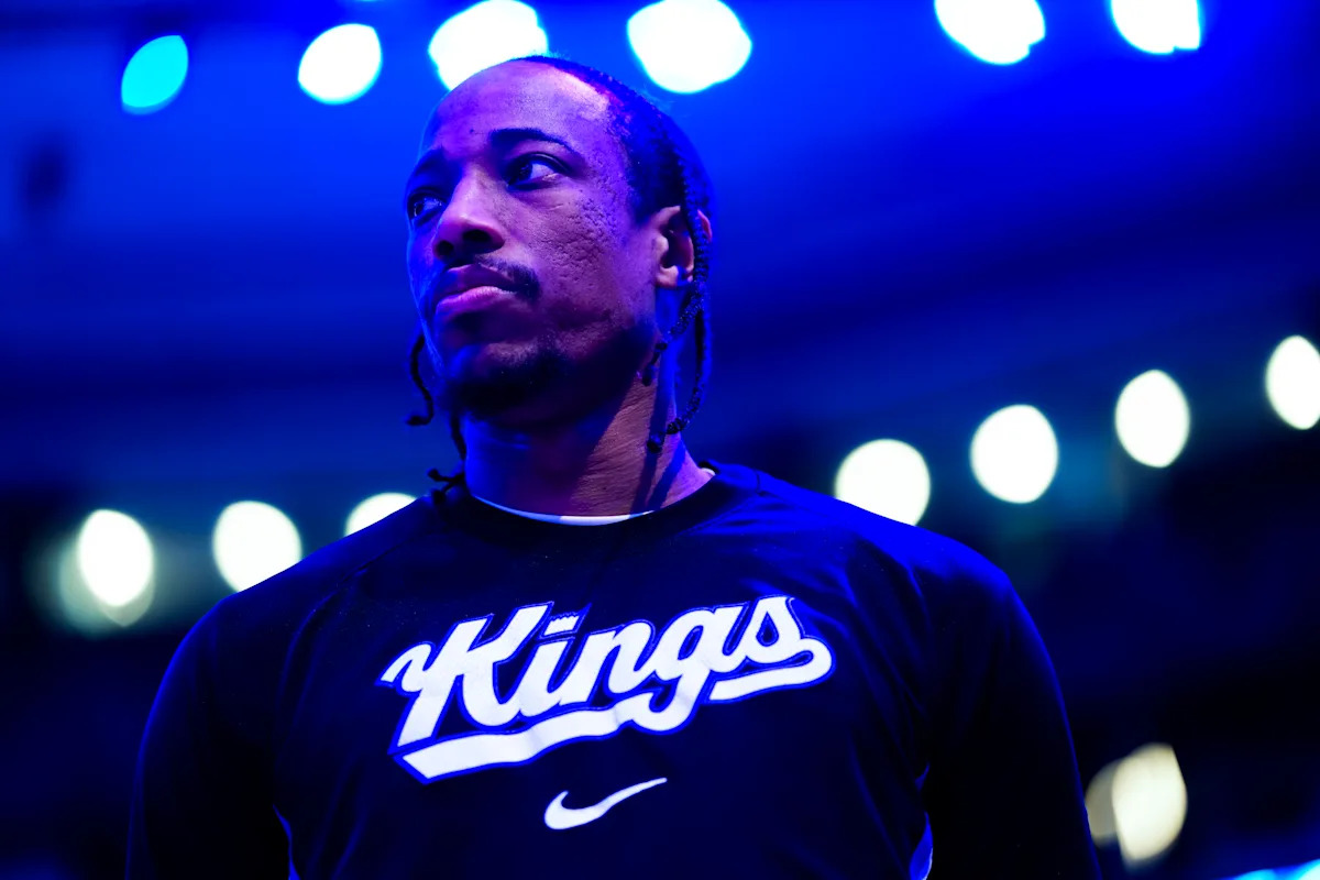 Kings reportedly waiving DeMar DeRozan after trade talks stall out making waves