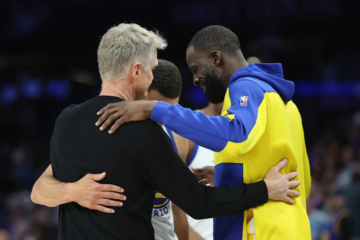 Mic catches Steve Kerr talking Steph -- Draymond about future after loss making waves