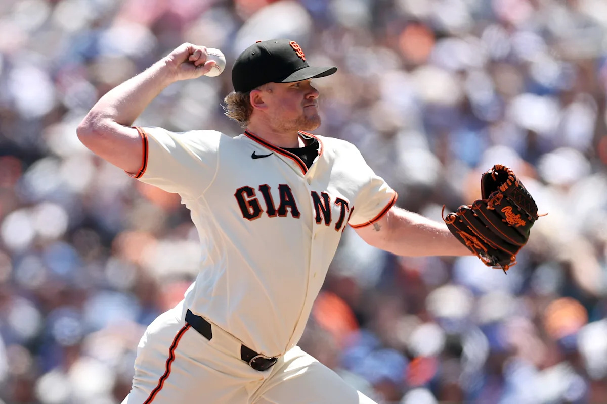 Giants ace Logan Webb goes on 15-day IL with right knee bursitis takes center stage